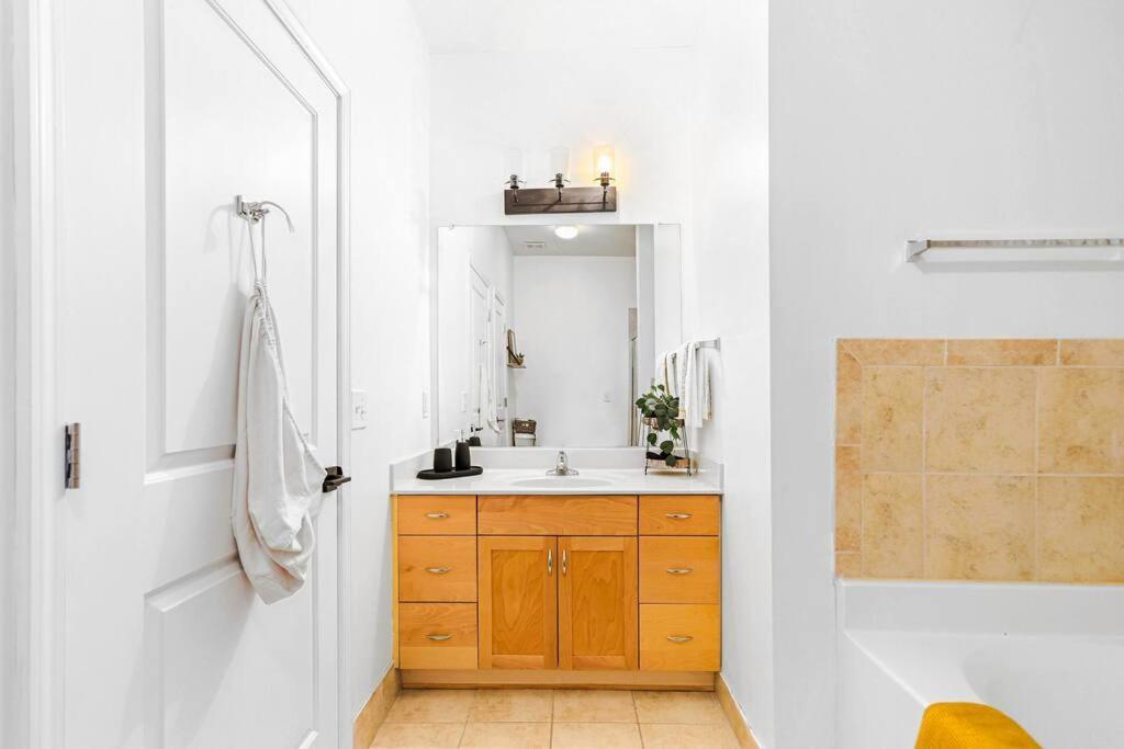 Entire Condo - Urban Safari In The Heart Of Atl 애틀랜타 외부 사진